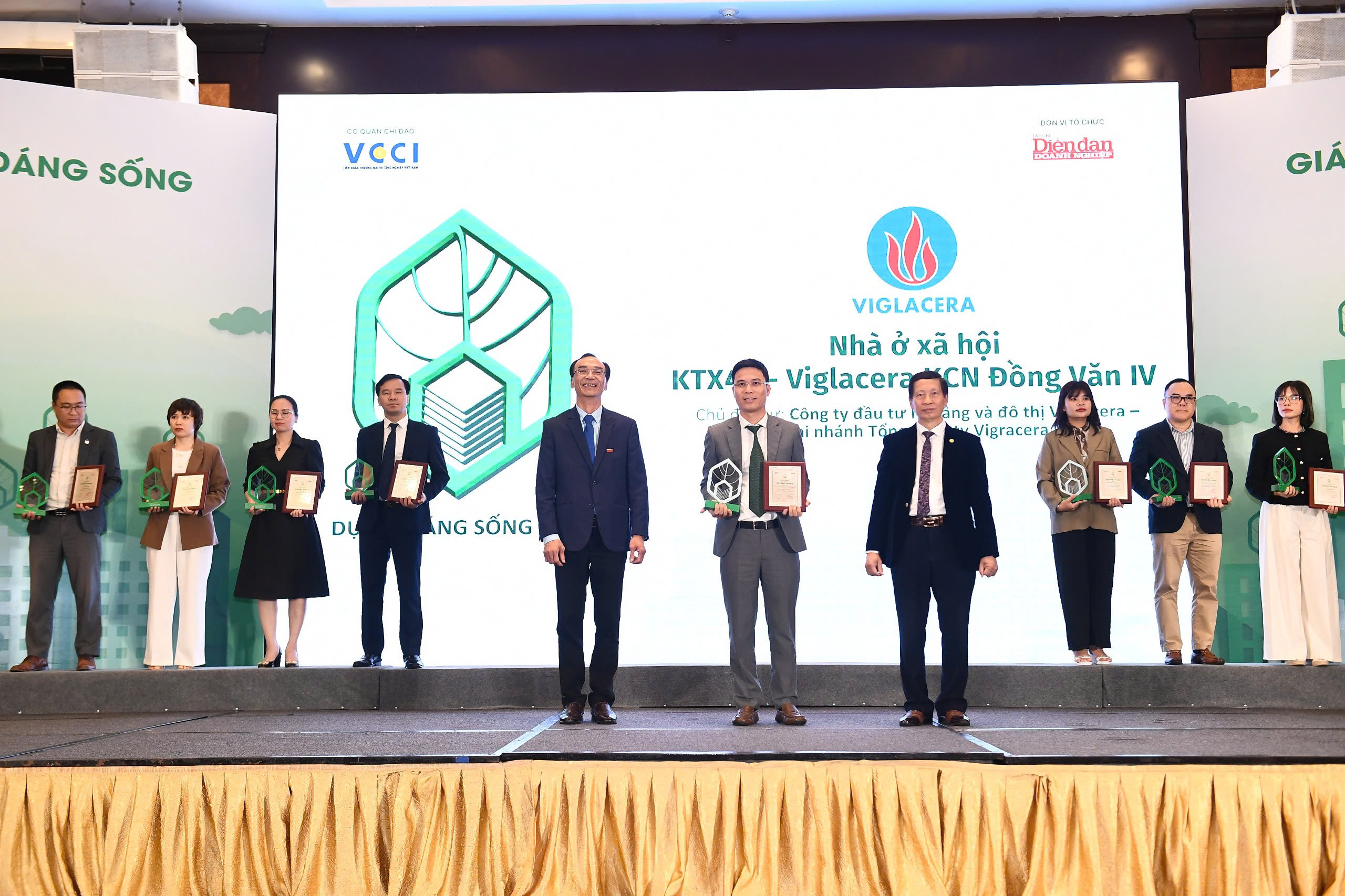 Giải thưởng “Dự án đáng sống” - hạng mục Nhà ở công nhân – vinh danh Khu dịch vụ, nhà ở công nhân Khu công nghiệp Đồng Văn 4 của Viglacera